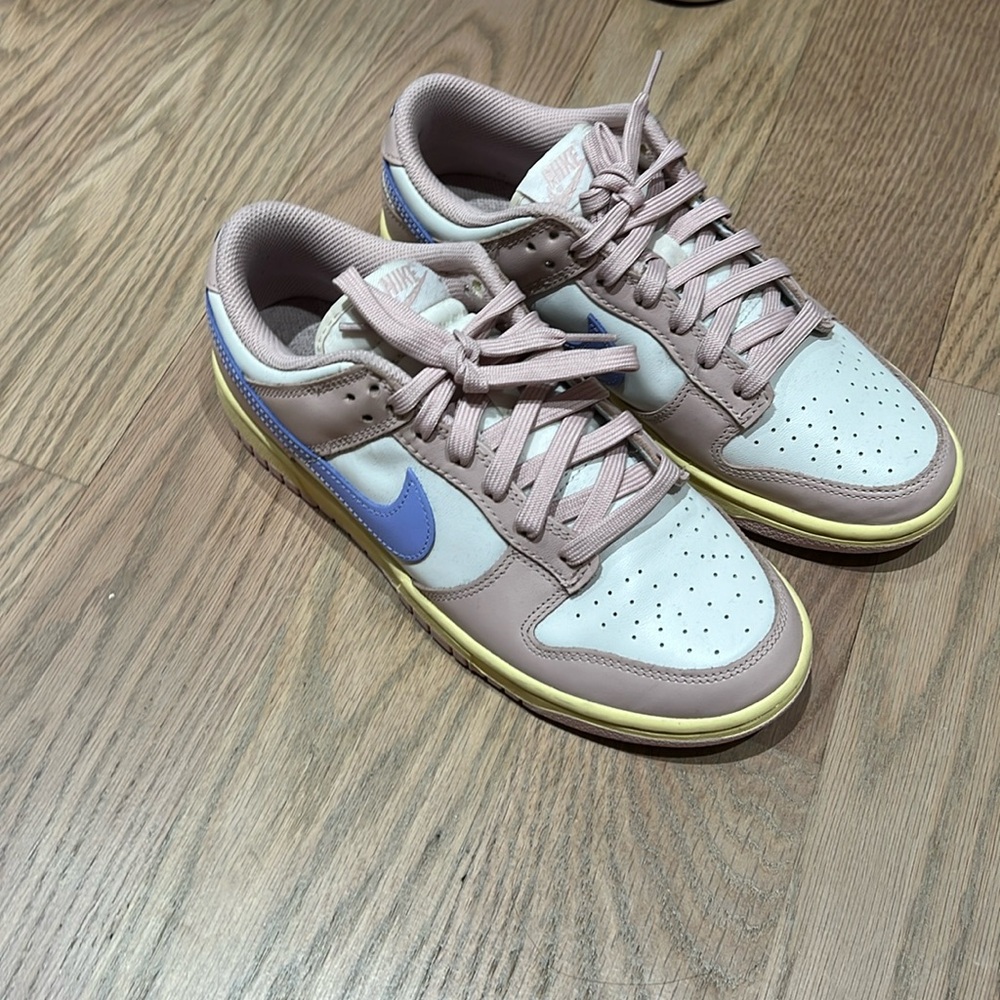 Nike women’s dunks worn only once